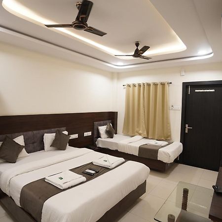Hotel Dev Kripa Ujjain Exteriör bild