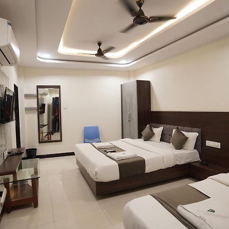 Hotel Dev Kripa Ujjain Exteriör bild