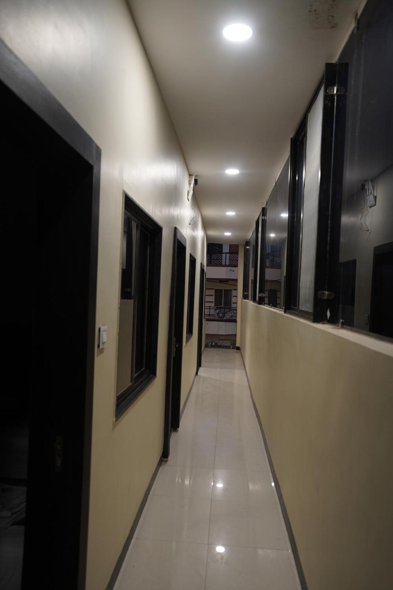 Hotel Dev Kripa Ujjain Exteriör bild