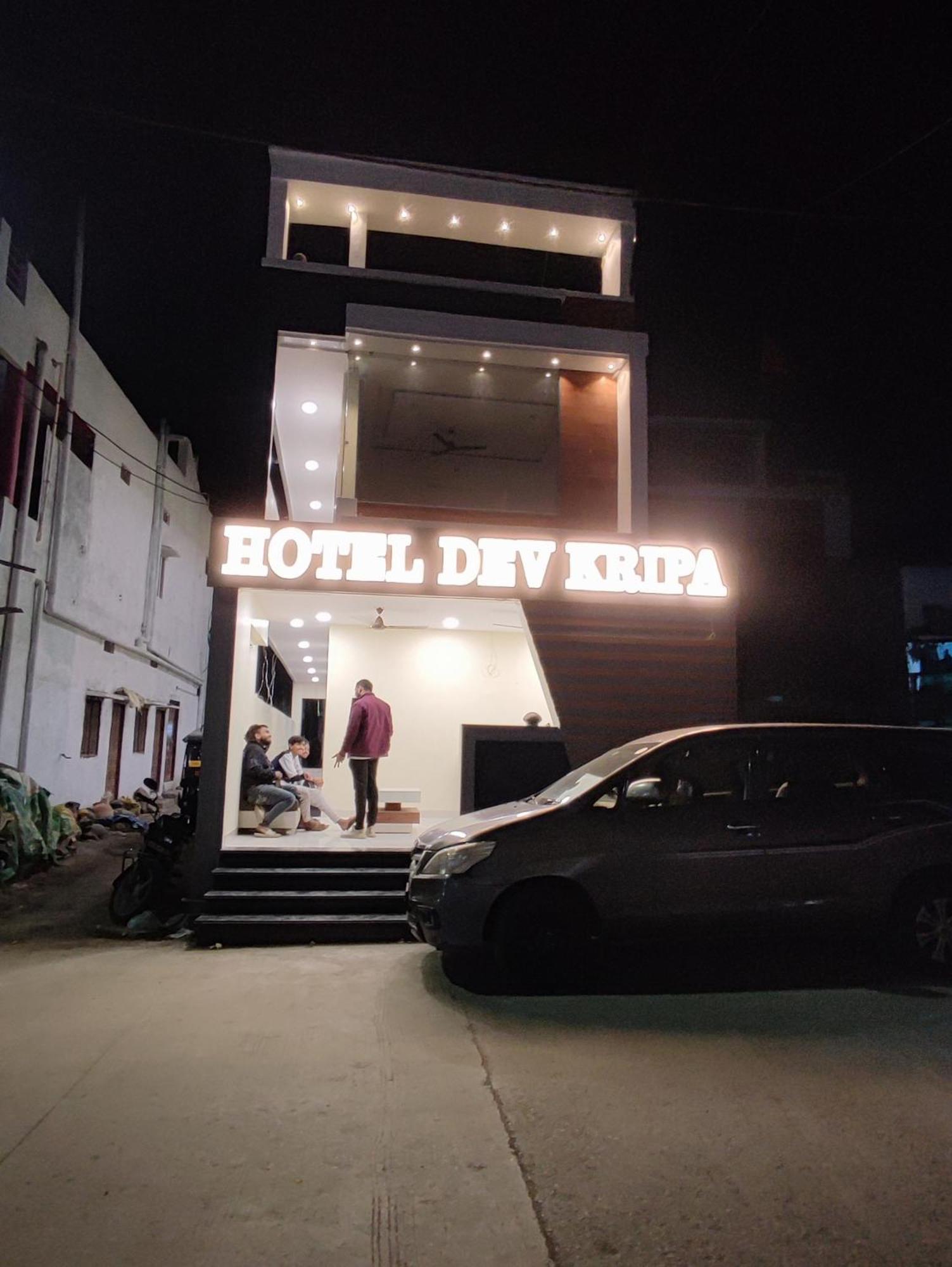 Hotel Dev Kripa Ujjain Exteriör bild