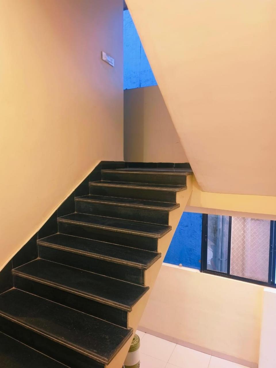 Hotel Dev Kripa Ujjain Exteriör bild