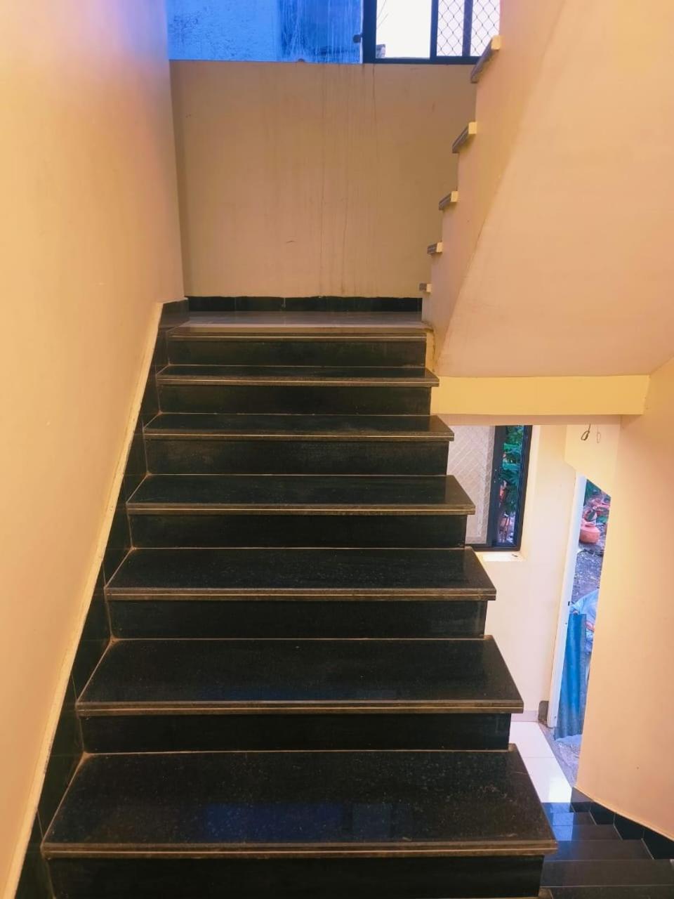 Hotel Dev Kripa Ujjain Exteriör bild