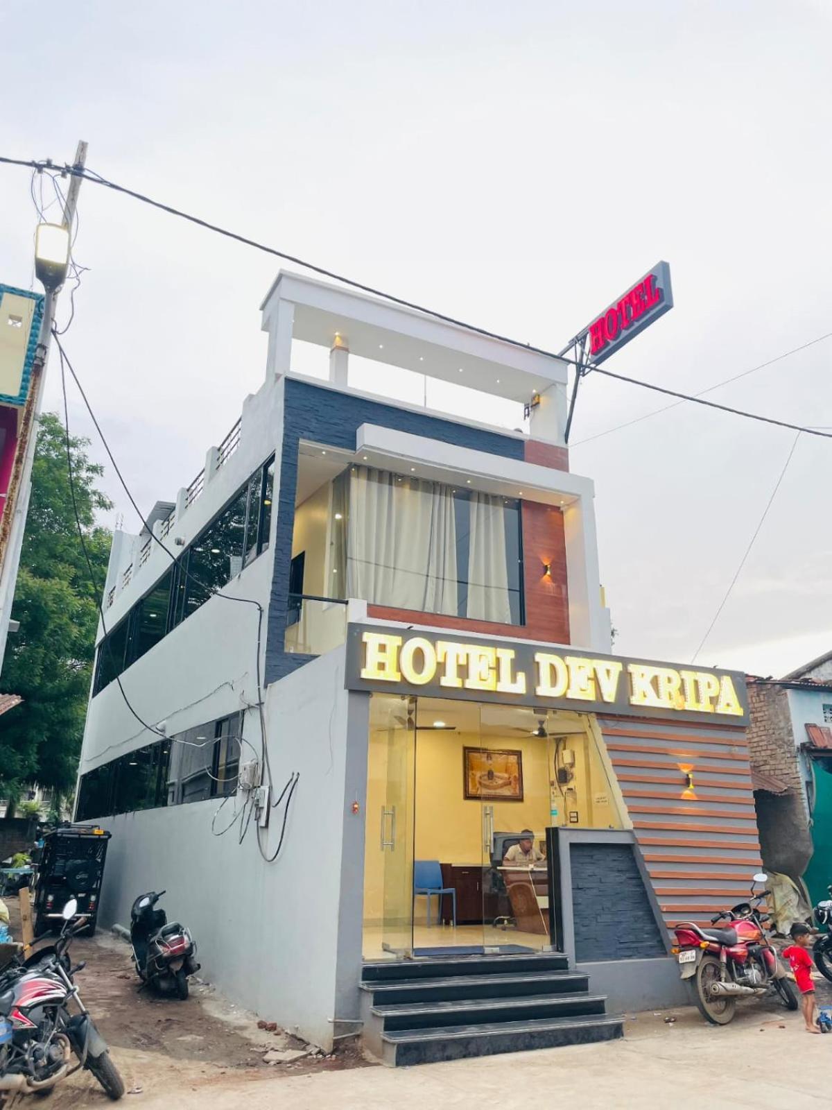 Hotel Dev Kripa Ujjain Exteriör bild